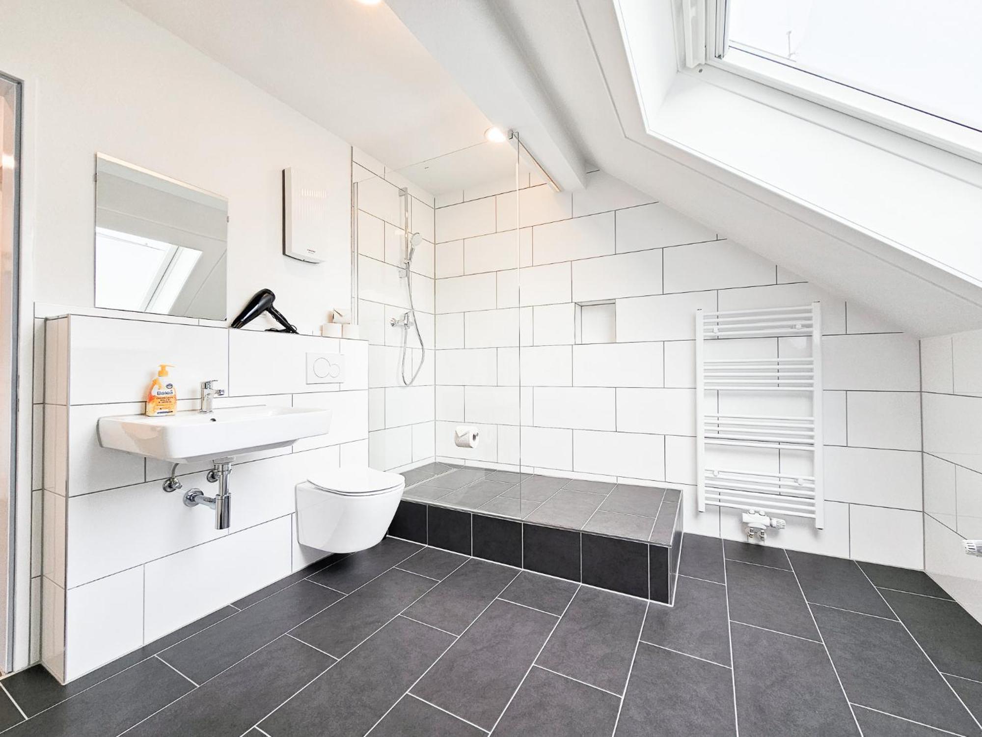 Raj Living - City Center Apartments With 5 Rooms - 10 Min Messe Dus Düsseldorf Zewnętrze zdjęcie
