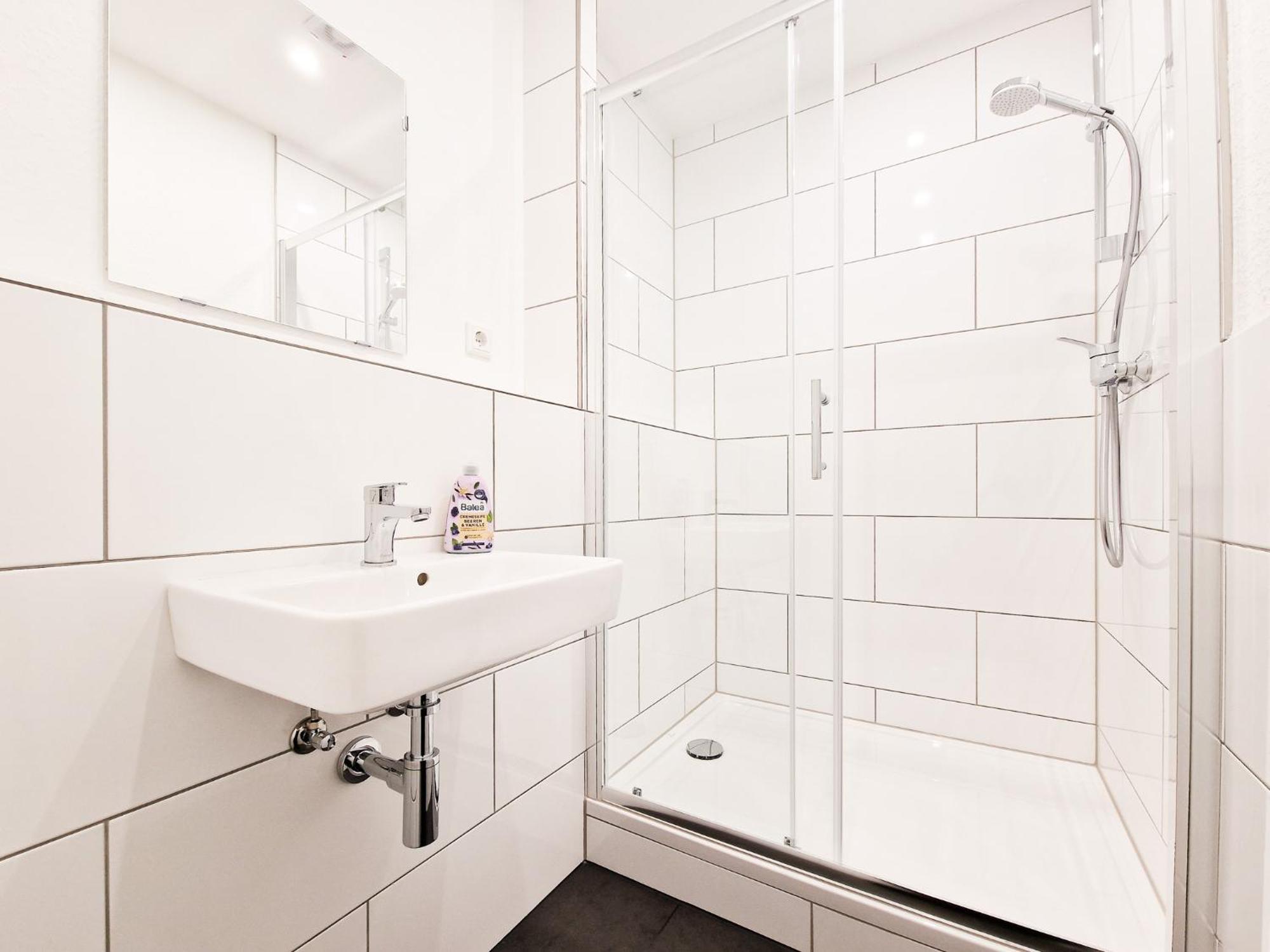 Raj Living - City Center Apartments With 5 Rooms - 10 Min Messe Dus Düsseldorf Zewnętrze zdjęcie