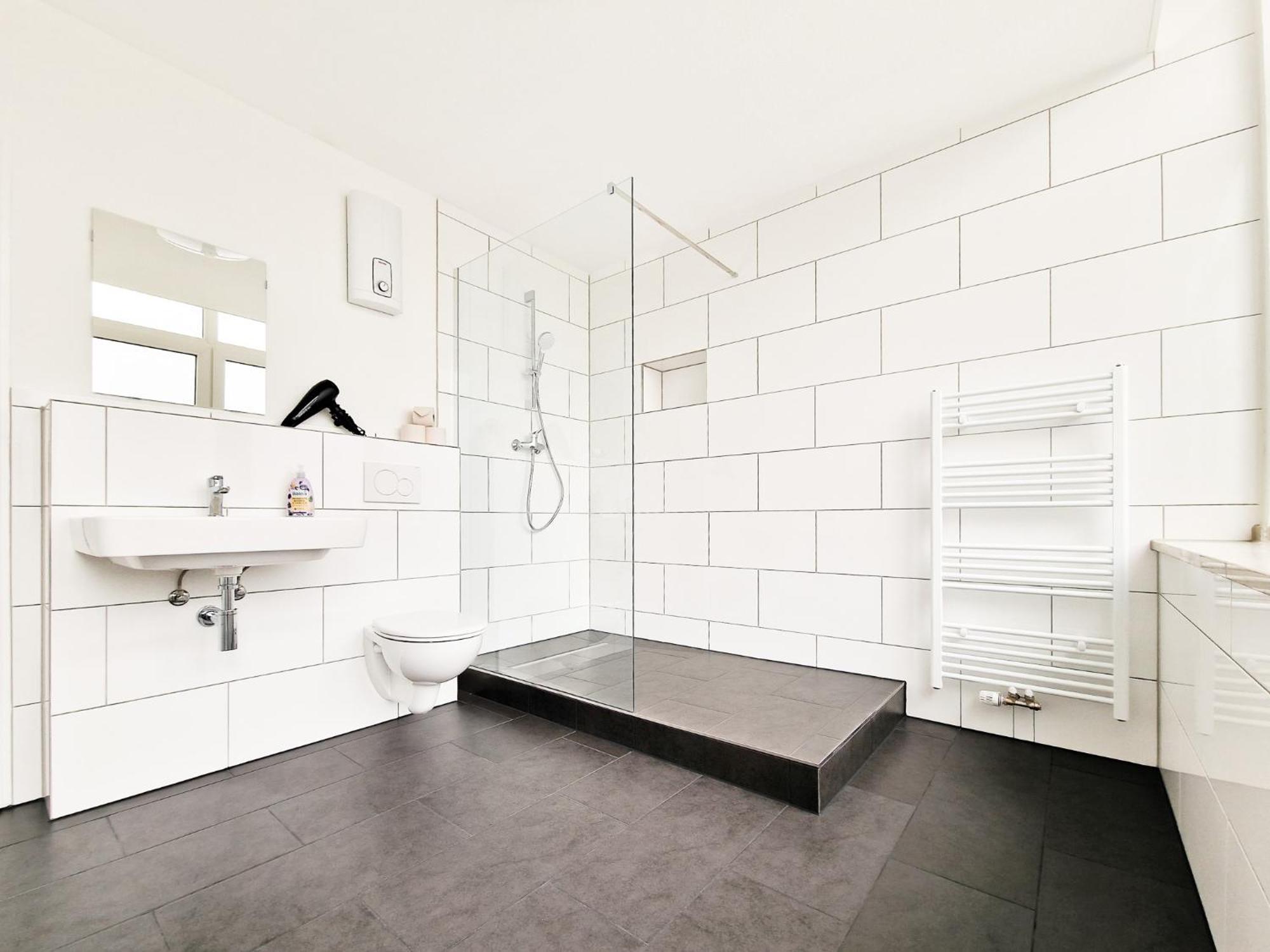 Raj Living - City Center Apartments With 5 Rooms - 10 Min Messe Dus Düsseldorf Zewnętrze zdjęcie